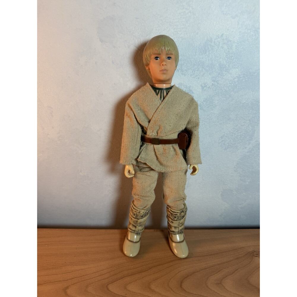 1999 Lucasfilm Star Wars Luke Skywalker Action Figure 8 1/2 inches